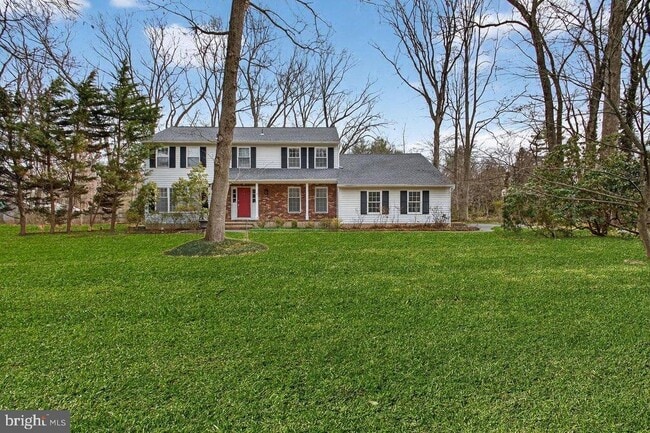 property at 16 Beechtree Ln