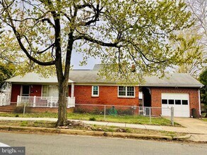 2000 La Grande Ave in Alexandria, VA - Building Photo - Building Photo