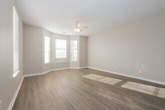 7600 Creekside Ln in Riverdale, GA - Foto de edificio - Building Photo