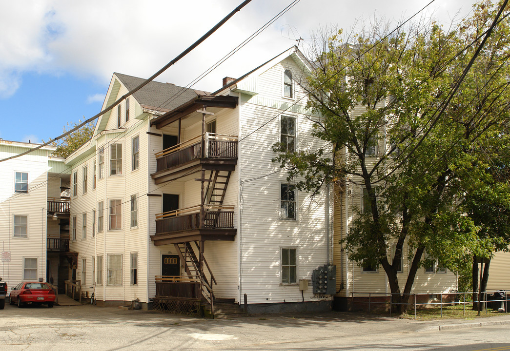 196 Park St in Lewiston, ME - Foto de edificio