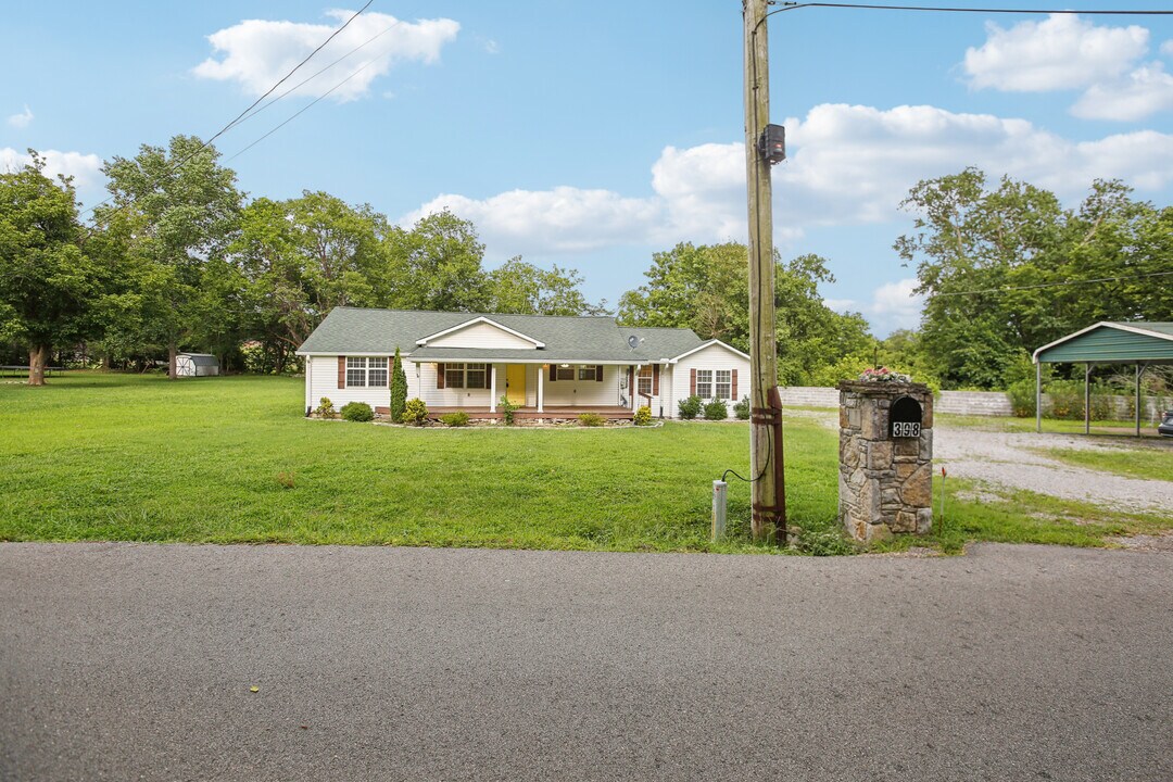 398 Old Douglas Rd in Gallatin, TN - Building Photo