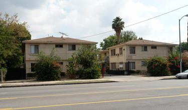 6100 Woodman Ave in Van Nuys, CA - Building Photo - Building Photo