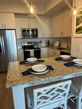 1465 W 31st St, Unit C1 in Hialeah, FL - Building Photo - Building Photo