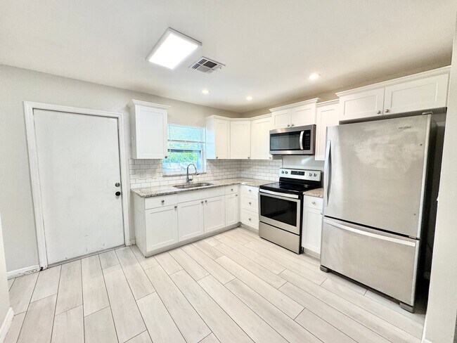 2645 Terrace Ave in Naples, FL - Building Photo - Building Photo
