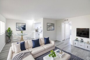 The Meridian at 2825 in Ft. Myers, FL - Building Photo