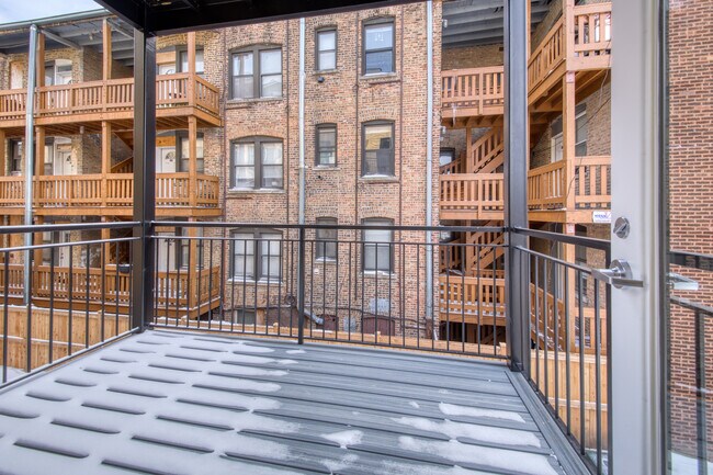 4638 N Ashland Ave, Unit 301 in Chicago, IL - Foto de edificio - Building Photo