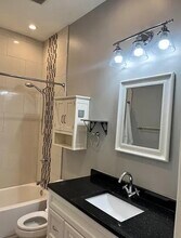 2310 W Grand Ave in Chicago, IL - Building Photo - Building Photo