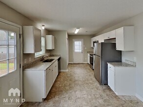 1219 Hunter Forest Ct in Charlotte, NC - Foto de edificio - Building Photo