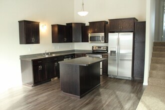 2241 35th St S Cir in Moorhead, MN - Building Photo - Building Photo