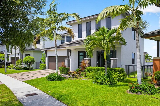 15800 NW 88th Ave in Miami Lakes, FL - Building Photo - Building Photo