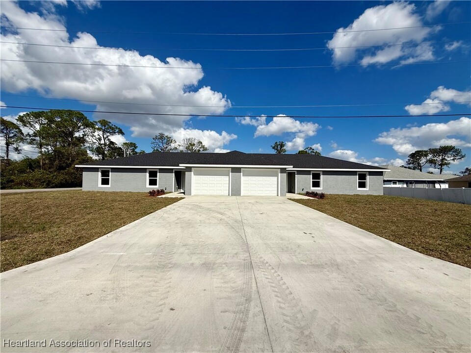 802-804 Dozier Ave in Sebring, FL - Building Photo