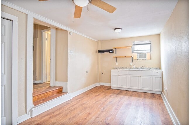 1323 Lamar St, Unit 2 in San Antonio, TX - Foto de edificio - Building Photo