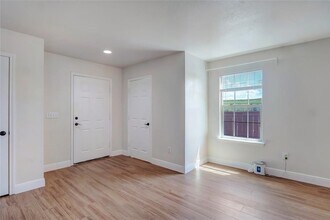 11000 Kirkoswald Rd in Austin, TX - Building Photo - Building Photo