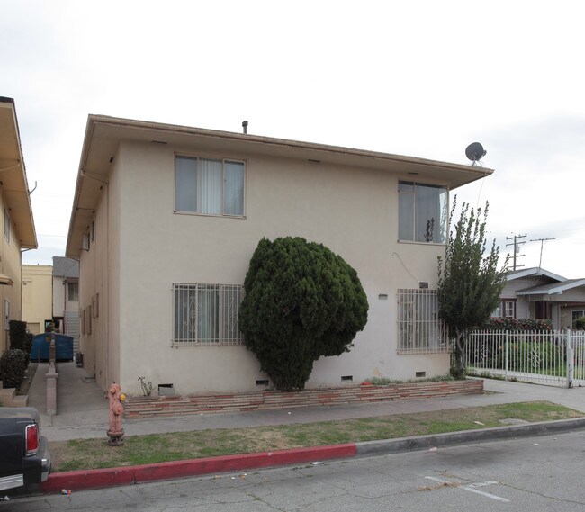 6712 Templeton St in Huntington Park, CA - Foto de edificio - Building Photo