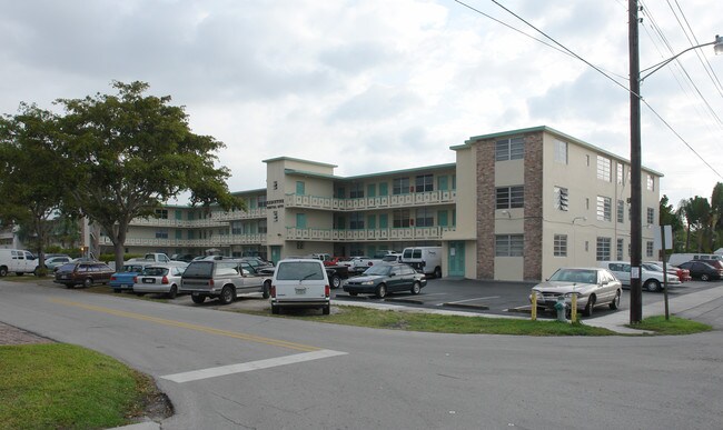 Executive Rental Apartments in Hollywood, FL - Foto de edificio - Building Photo
