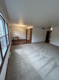 2917 Todd Dr, Unit # 4 in Madison, WI - Foto de edificio - Building Photo