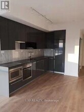 115 McMahon Dr in Toronto, ON - Building Photo - Building Photo