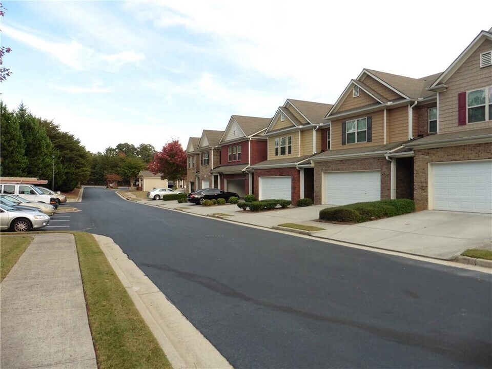 4003 Labrador Way in Lilburn, GA - Building Photo