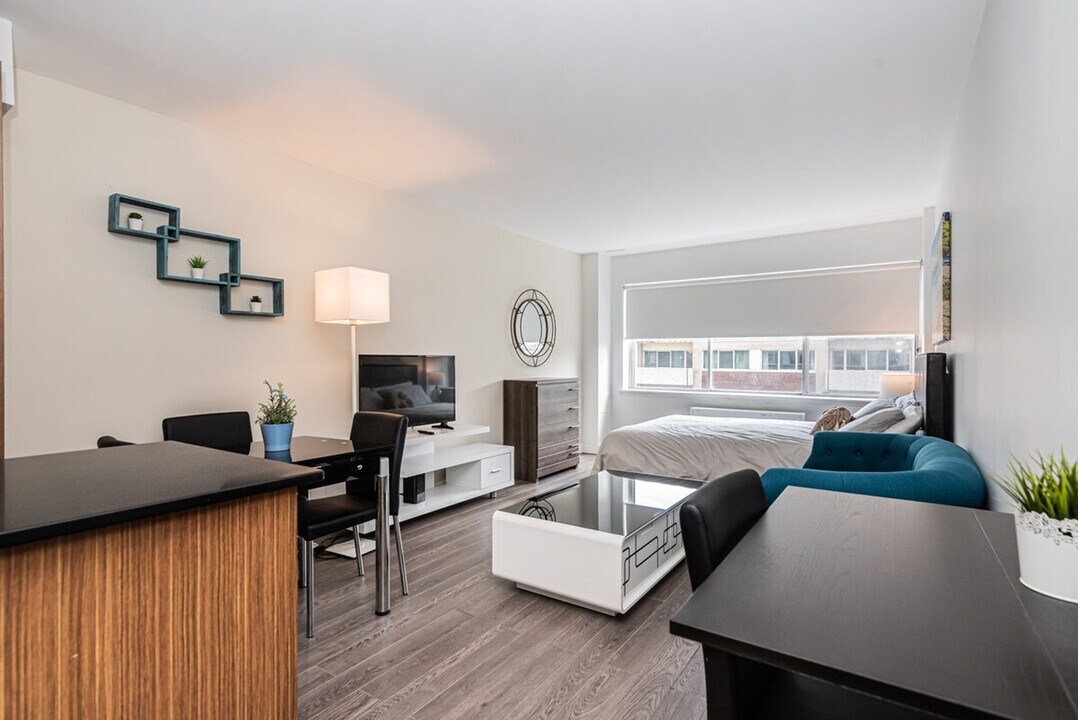 3 Pl. Ontario in Montréal, QC - Building Photo