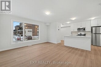 1116 Creekway Private in Ottawa, ON - Building Photo - Building Photo