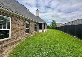 305 Tyler Dr in Orange, TX - Building Photo - Building Photo