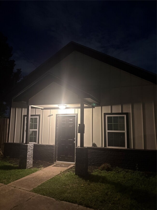 property at 3209 Ennis St
