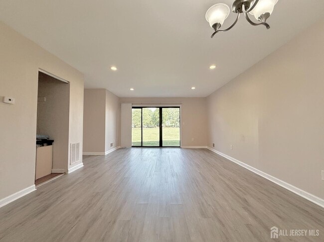 250 Bromley Pl in East Brunswick, NJ - Building Photo - Building Photo