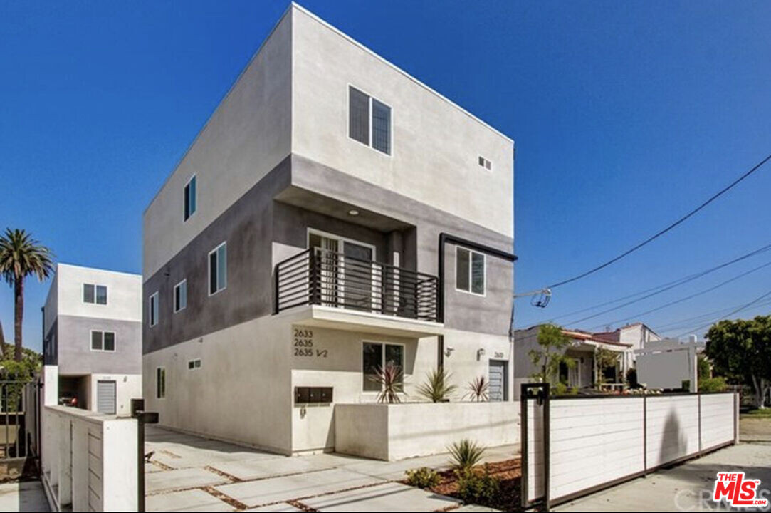 2633 Hauser Blvd in Los Angeles, CA - Building Photo