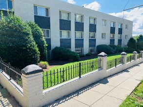 3030 30th St SE in Washington, DC - Foto de edificio - Building Photo