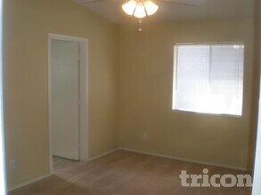 10221 N 87th Ln in Peoria, AZ - Building Photo - Building Photo