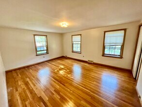 2463 Derbyshire Rd in Cleveland Heights, OH - Building Photo - Building Photo