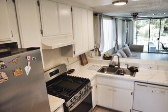 12750 Centralia St in Lakewood, CA - Building Photo - Building Photo