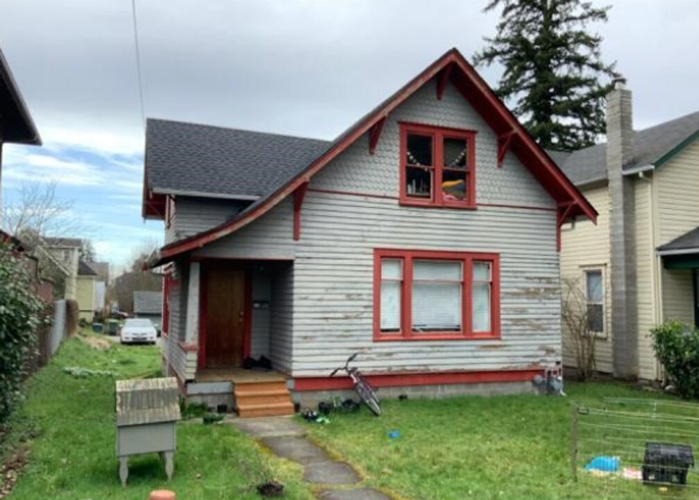 1407 Iron St in Bellingham, WA - Building Photo