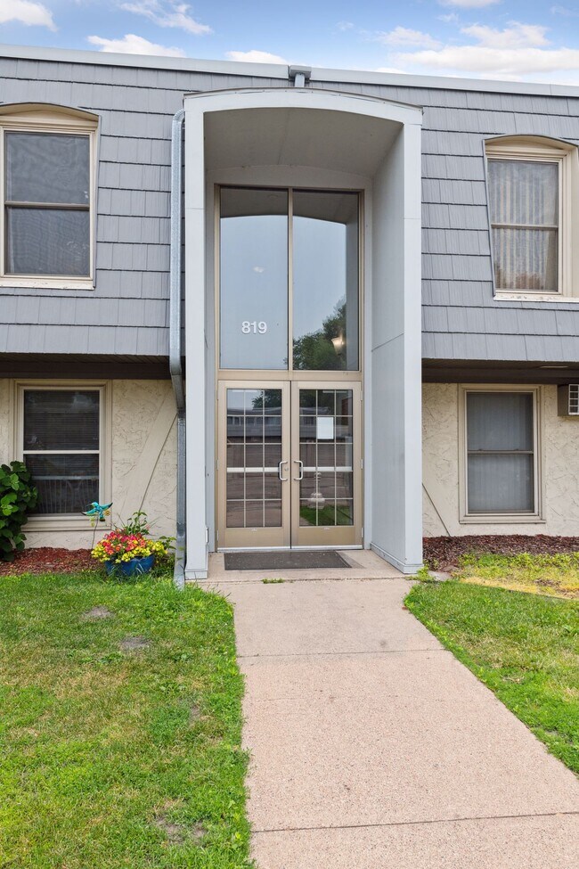 819 11th Ave S Rentals in Hopkins, MN