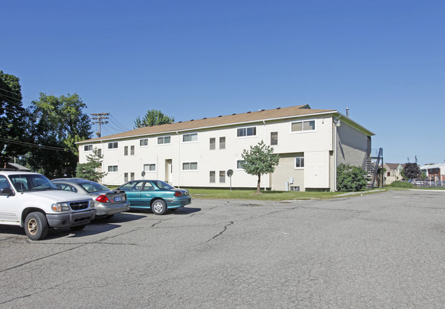 Bayview Apartments in Clinton Township, MI - Building Photo - Building Photo