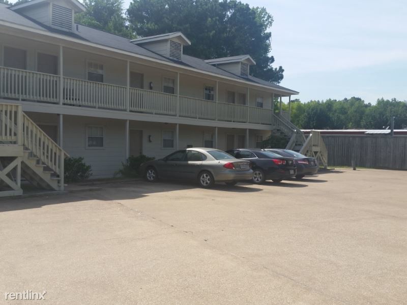 1976 Quality Blvd in Huntsville, TX - Building Photo