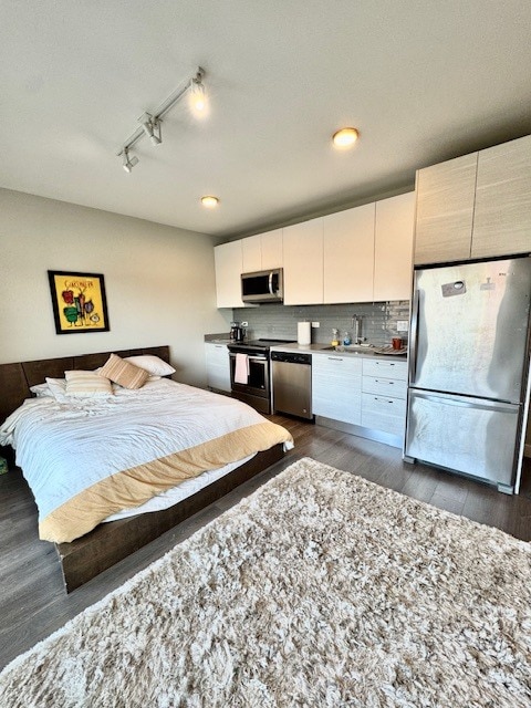 2407 W Eastwood Ave, Unit 402 in Chicago, IL - Building Photo - Building Photo