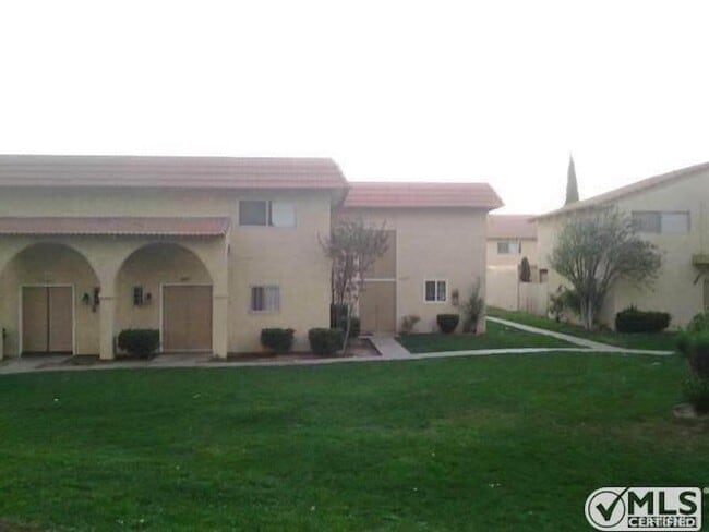 43647 Stanridge Ave in Lancaster, CA - Building Photo - Building Photo