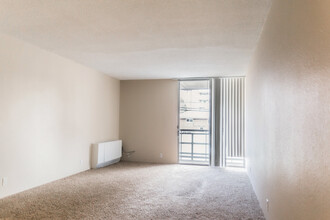 2500 S York St, Unit 213 in Denver, CO - Building Photo - Building Photo