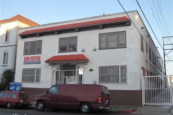 717 Columbia Ave in Los Angeles, CA - Foto de edificio