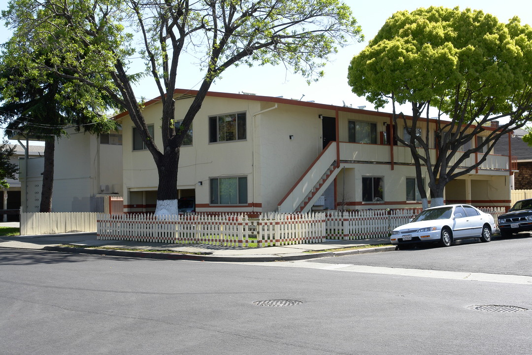 505 Heller St in Redwood City, CA - Foto de edificio