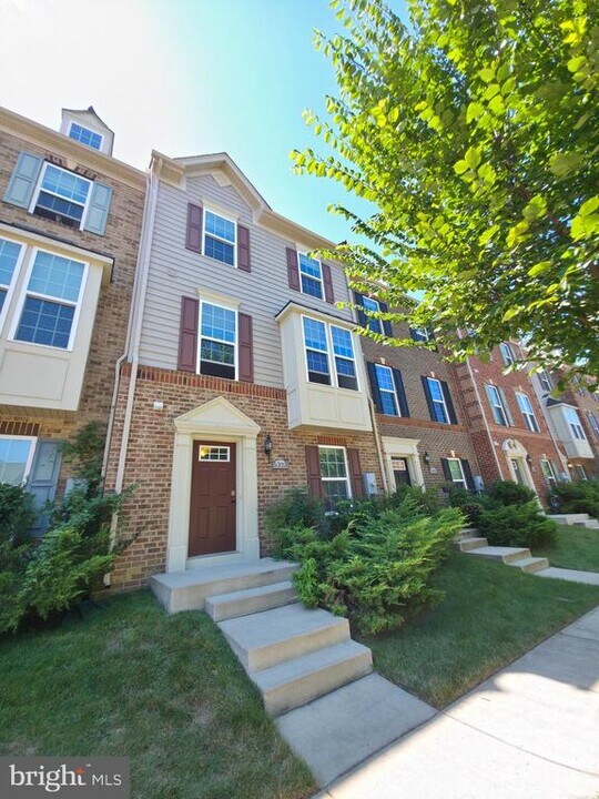 5323 Smith's Cv Ln in Greenbelt, MD - Building Photo