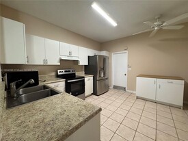 2067 Madeira Dr in Weston, FL - Building Photo - Building Photo