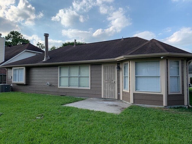 6807 Ashland Forest Dr in Houston, TX - Building Photo - Building Photo