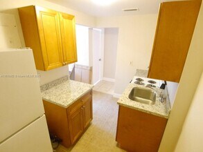 6555 SW 59th Pl in South Miami, FL - Building Photo - Building Photo