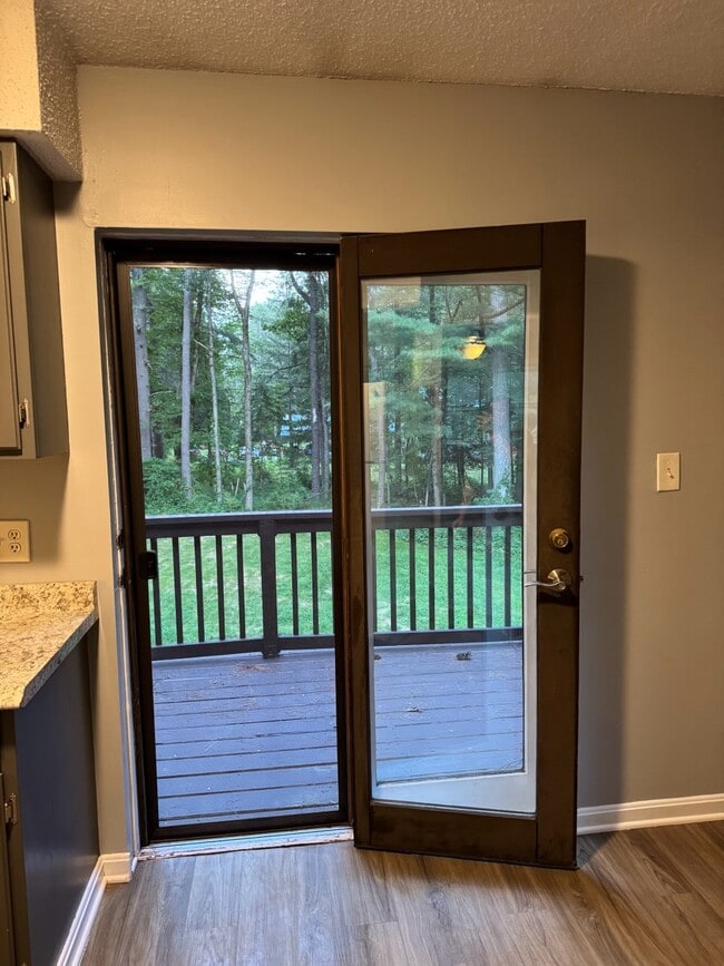 2 Waldron Ln in Saratoga Springs, NY - Building Photo - Building Photo