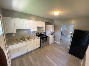 220 S Smithville Rd in Dayton, OH - Building Photo - Building Photo