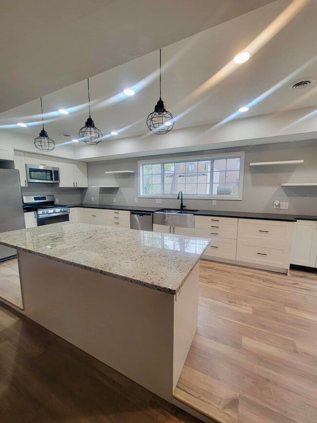 47 1/2 6th Ave S in Hopkins, MN - Building Photo - Building Photo