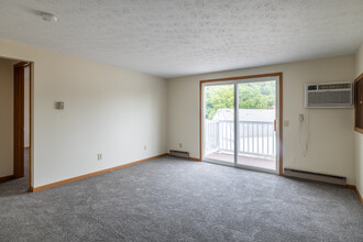 Fountaine Apartments in Canton, OH - Building Photo - Interior Photo