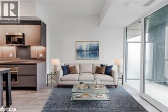 39 Mary St in Barrie, ON - Building Photo - Building Photo